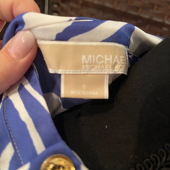 Women’s Michael Kors Sleeveless Blue & White Bold Print Ruffled Pleated Blouse - Picture 6 of 6